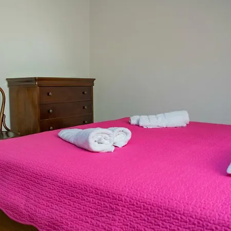 Deluxe Seafront Apartment *