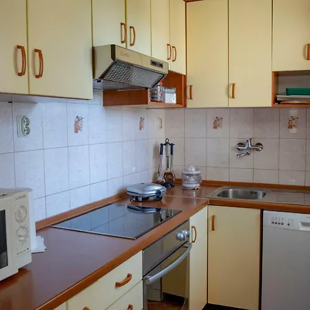 Deluxe Seafront Apartment *