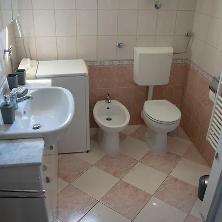 Deluxe Seafront Apartment *