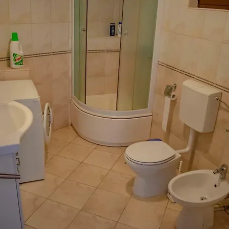 Deluxe Seafront Apartment