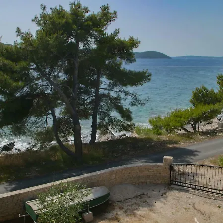 Deluxe Seafront *